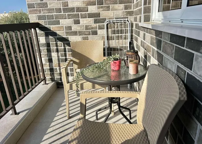 With Oleg C111 Lejlighed Paralimni