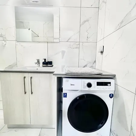 דירה With Oleg C111 פאראלימני