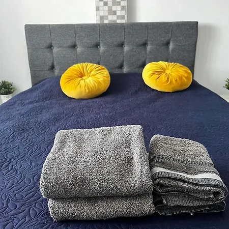 With Oleg C111 דירה *